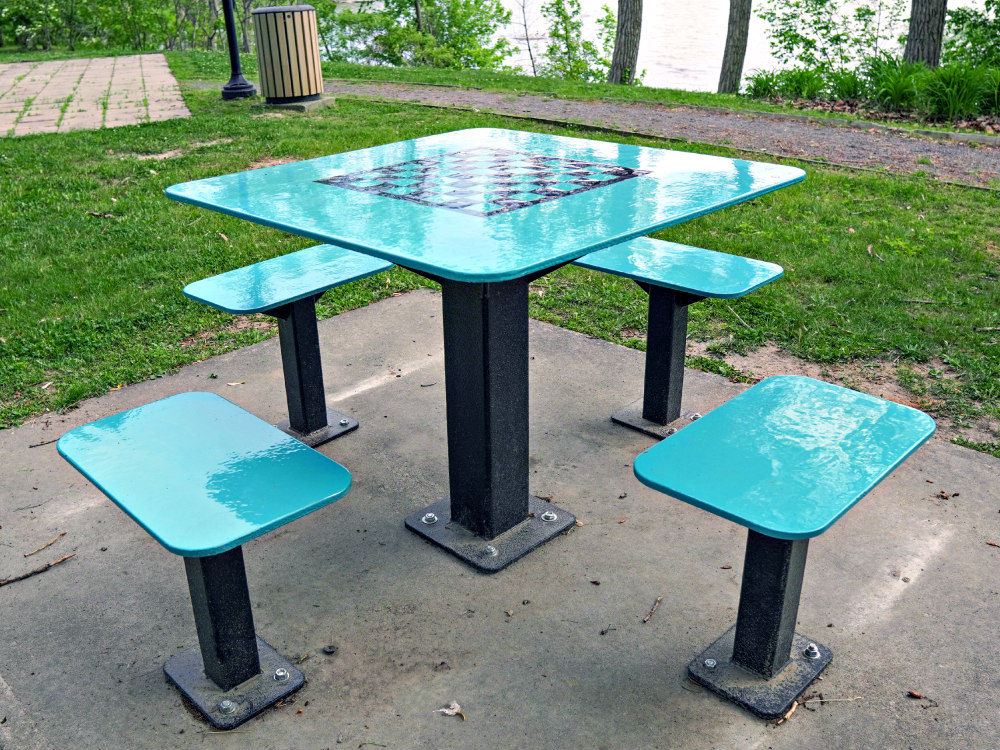table damier st mathias 2020 Outdoor furniture at Parc des Voiles, Saint Mathias sur Richelieu