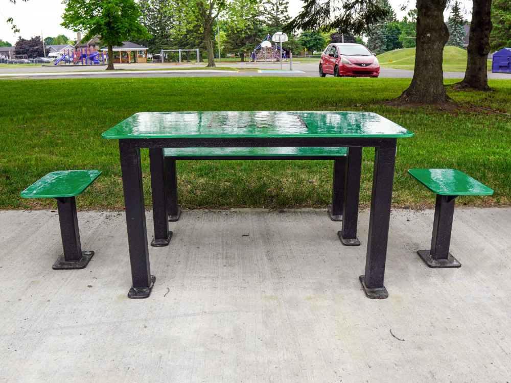 Table accessible atlasbarz 2020 Innovative street furniture, Rest areas, Laurier Station