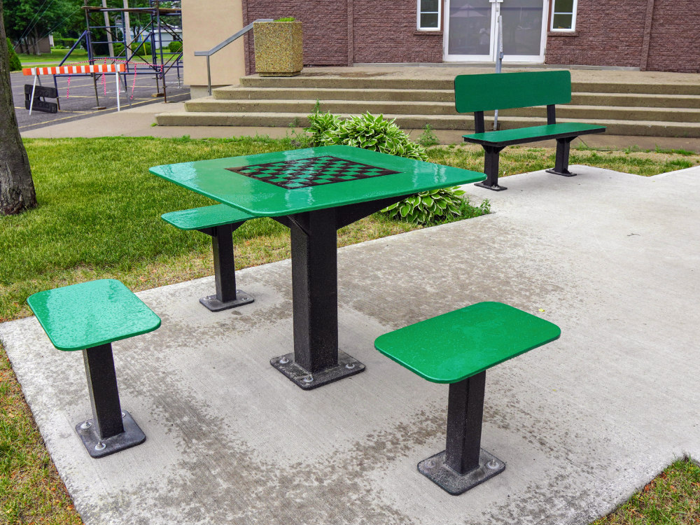 Table extérieure atlasbarz 2020 Innovative street furniture, Rest areas, Laurier Station