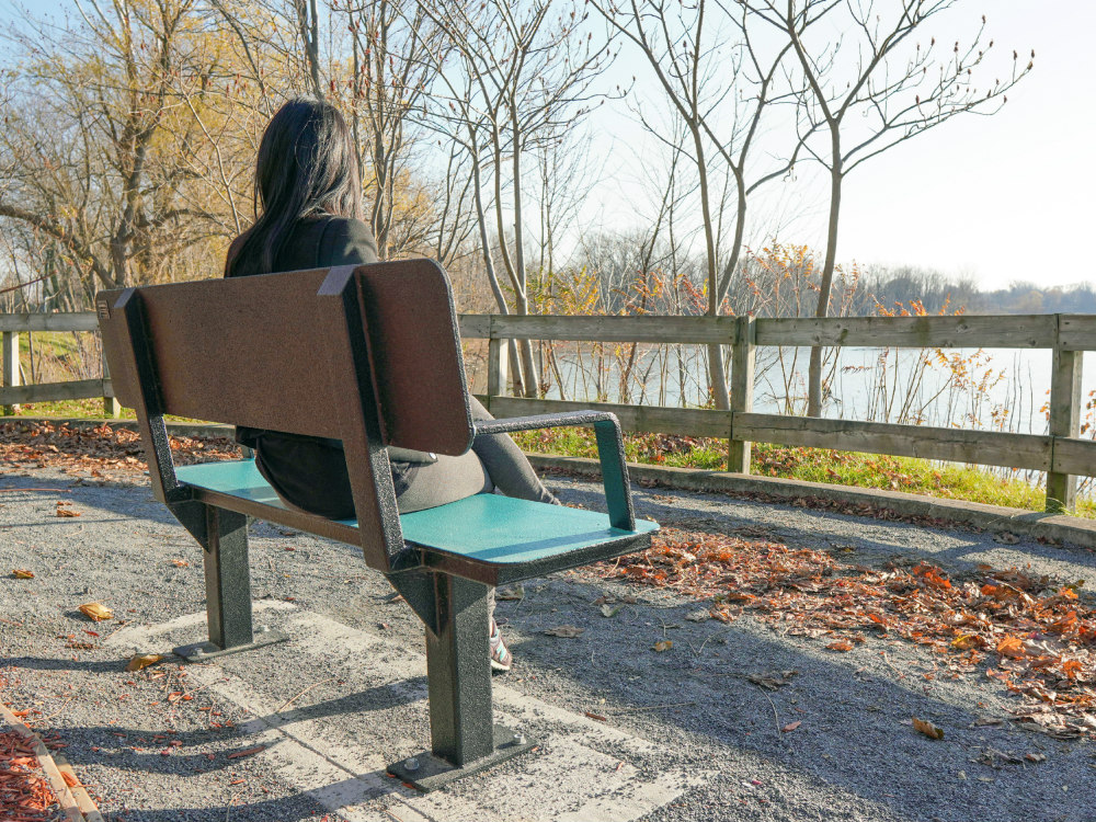 Banc de parc atlasbarz 1000x750 1 4 activités amusantes à faire avec vos amis cet automne au Québec