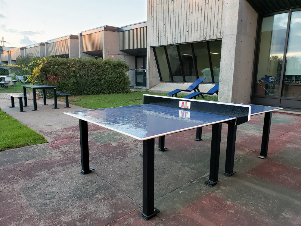 halte de detente 2 1000x750 1 Outdoor Ping Pong Table