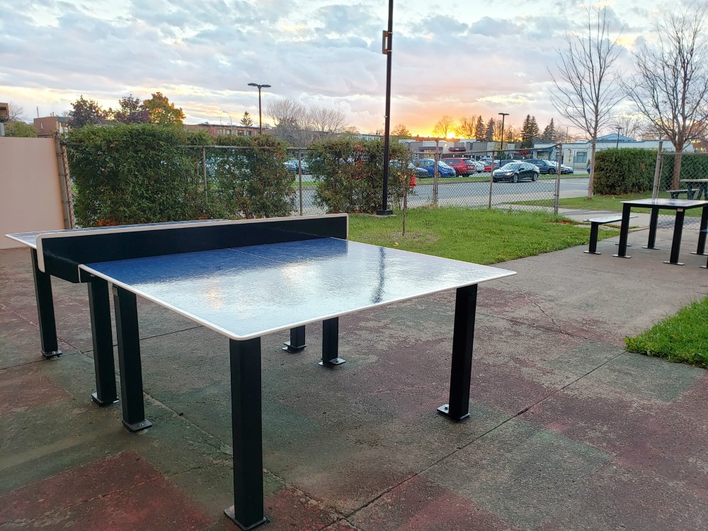 halte de detente 5 1000x750 1 Outdoor Ping Pong Table